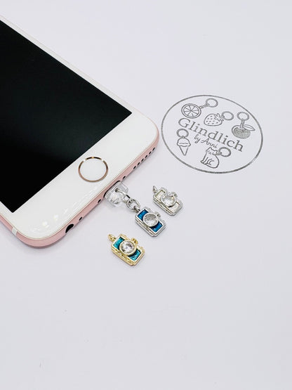 Kamera Charm mit funkelnder Linse. Charm Anhänger für Fotoliebhaber:innen