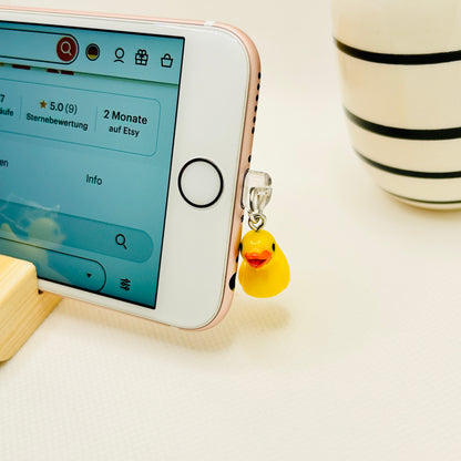 Quietscheente Handy Charm Gelb. Süßer Smartphone-Anhänger mit Stecker