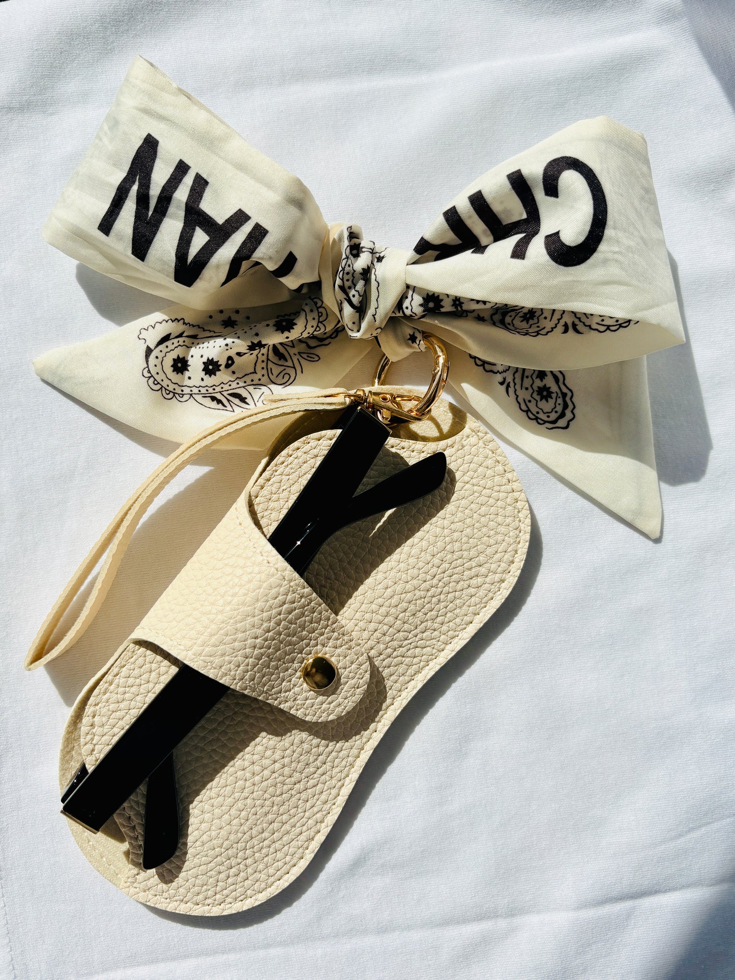 Brillenetui Bag Charm. Stilvolles Accessoire für unterwegs.