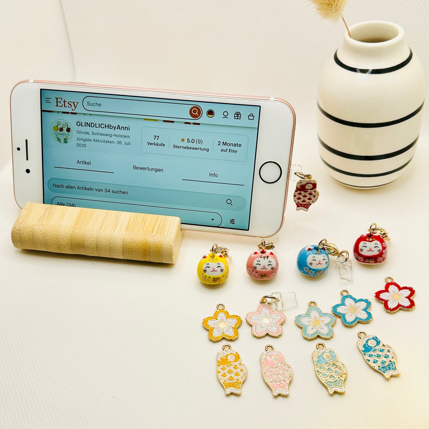 Handy Charm Glückskatze oder Glücksfisch. Japanisches Glücksbringer-Accessoire fürs Smartphone