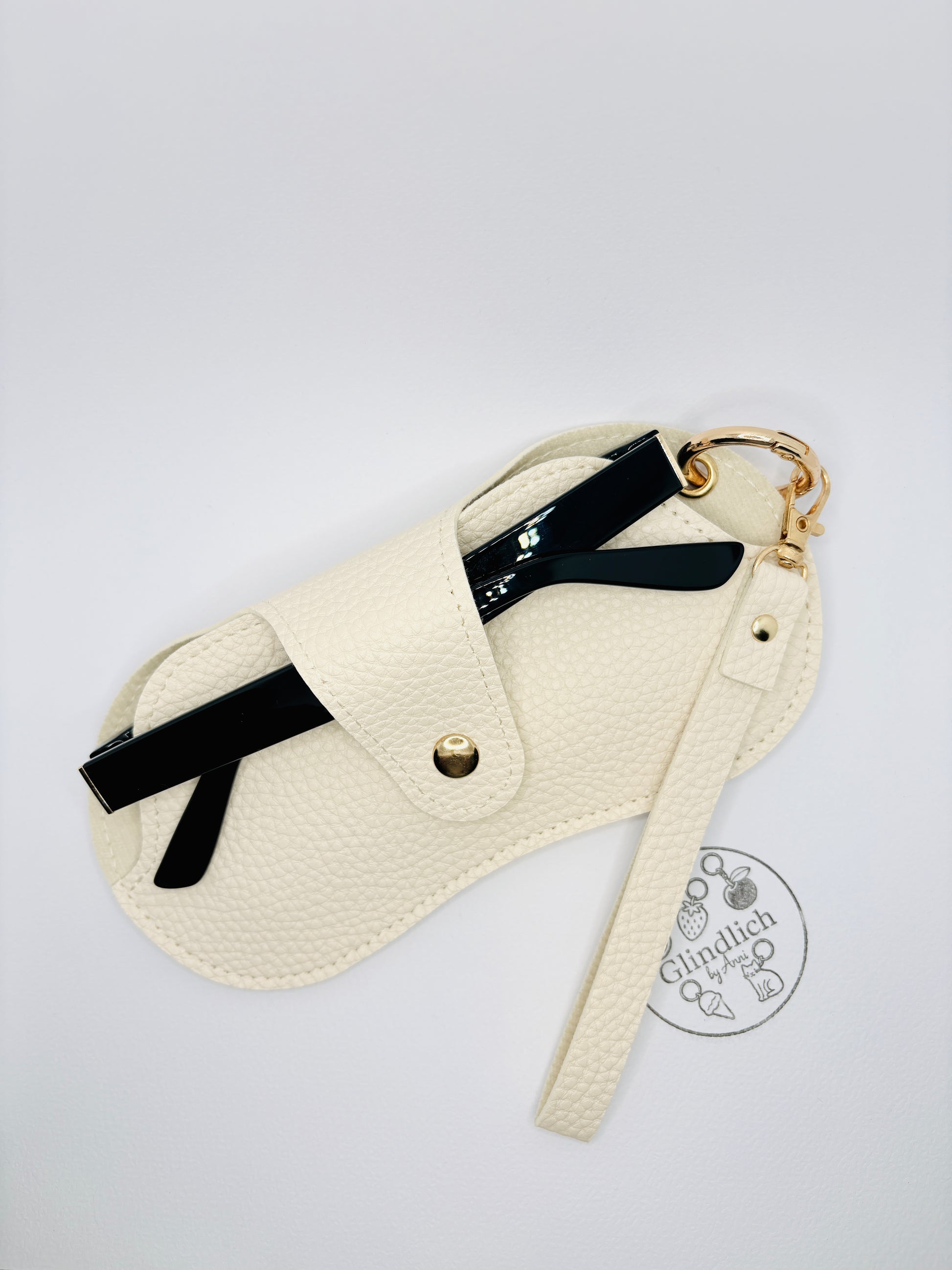 Brillenetui beige als Bag Charm