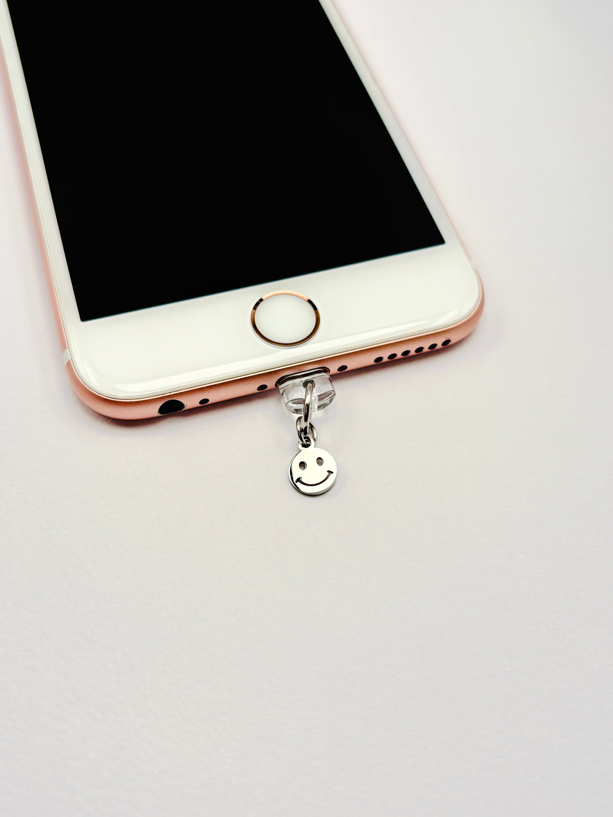 Smiley Mini Charm. Für alle, die kleine Statement-Pieces lieben.
