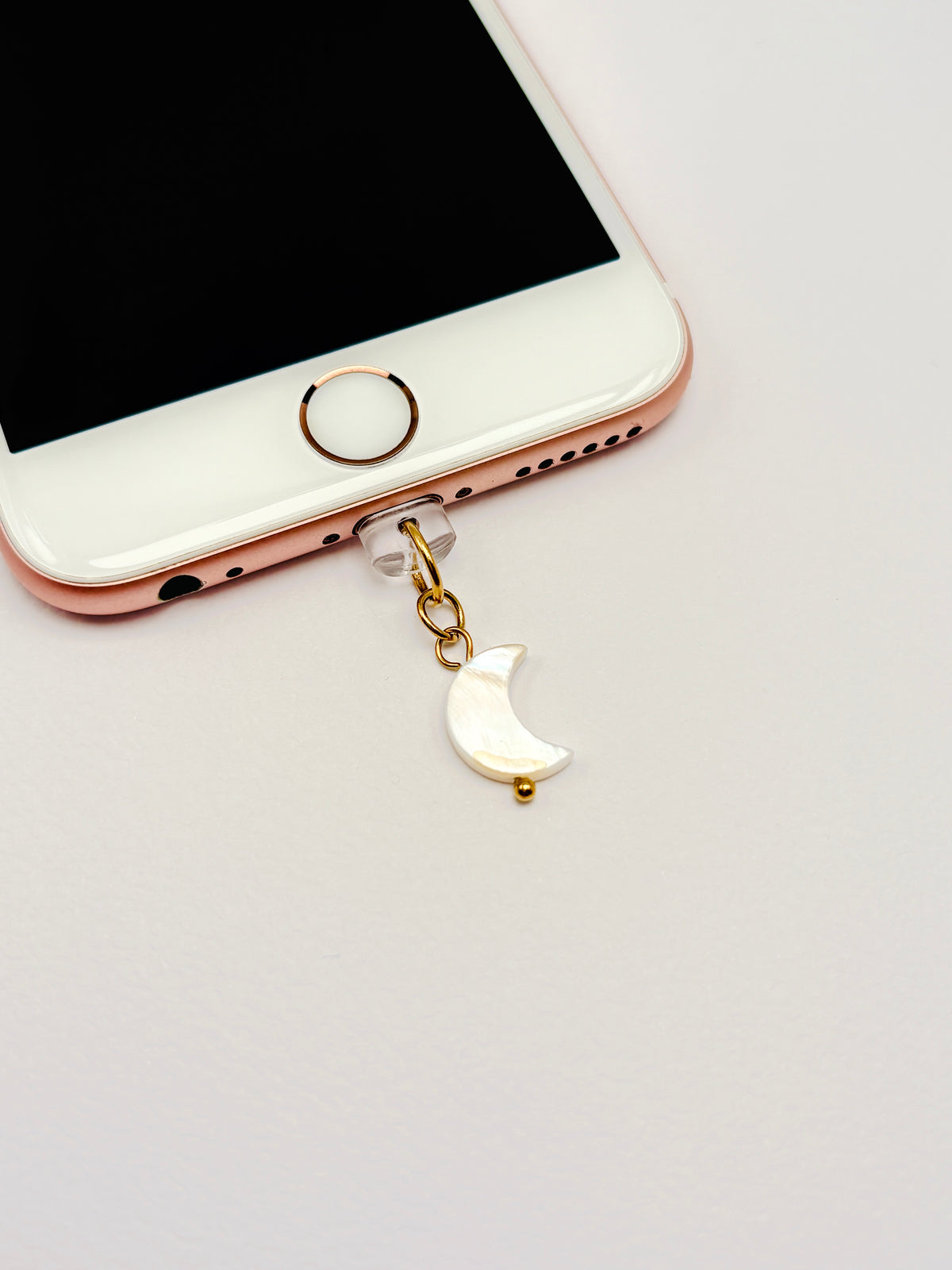 Mondsichel Mini Charm. Für alle, die an die Magie des Mondes glauben.