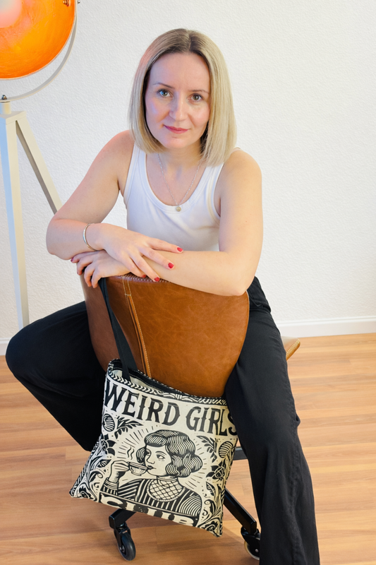 WEIRD GIRLS CLUB Tote Bag mit Vintage Illustration. Statement für Individualistinnen