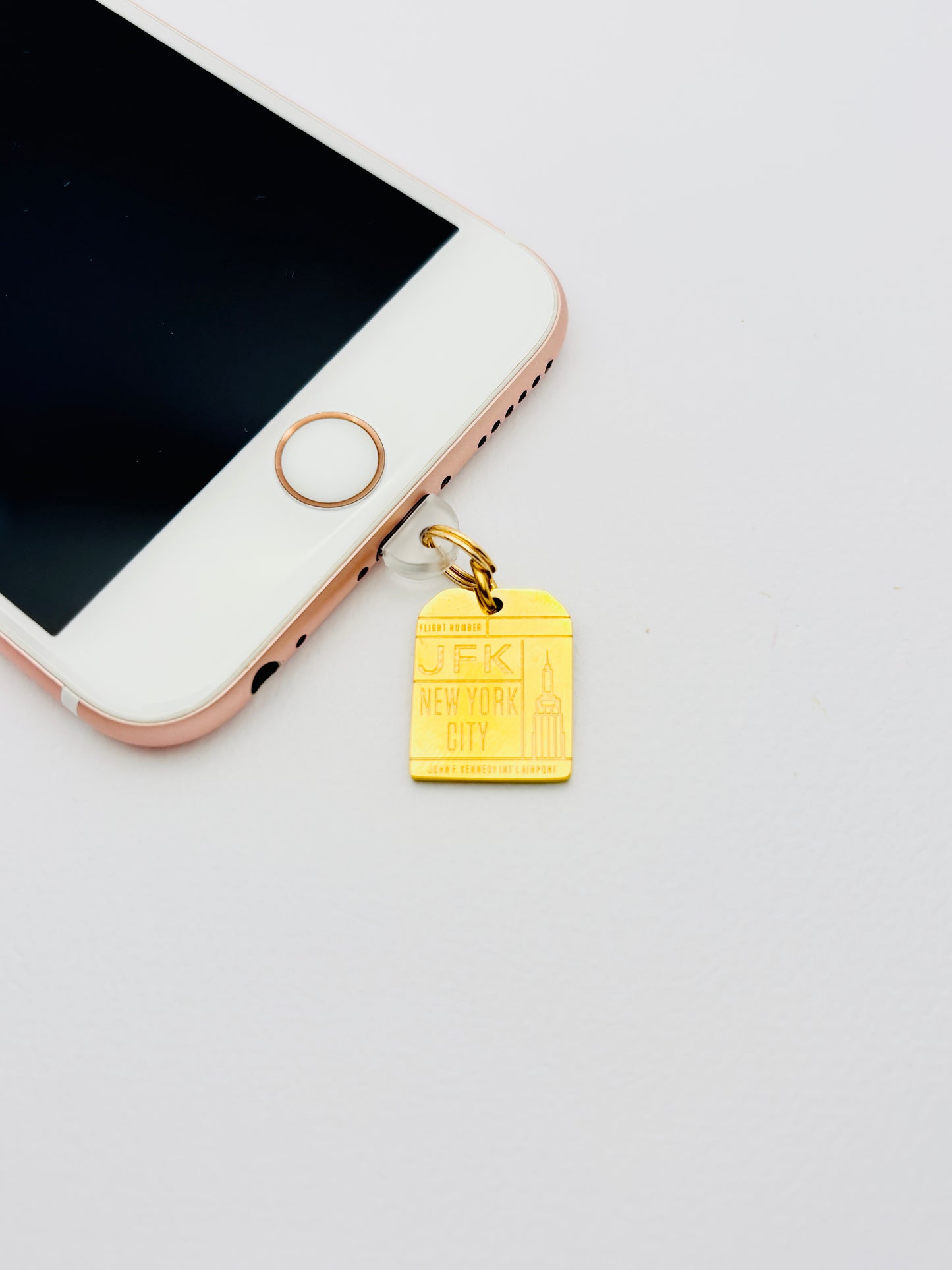 Flughafen Tag Mini Charm. Für alle, die die Welt in der Tasche tragen.