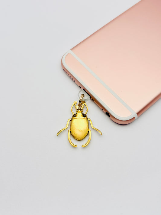 Skarabäus Mini Charm von GLINDLICHbyAnni, vergoldeter Handy-Charm mit Skarabäus-Motiv