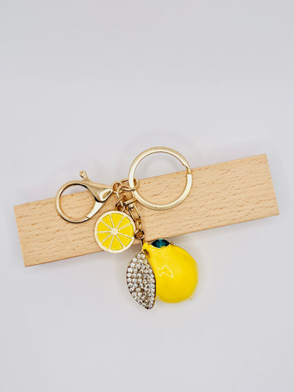 Zitrone Bag Charm von GLINDLICHbyAnni mit Emaille und Strass, sommerliches Taschenaccessoire in Zitronenform