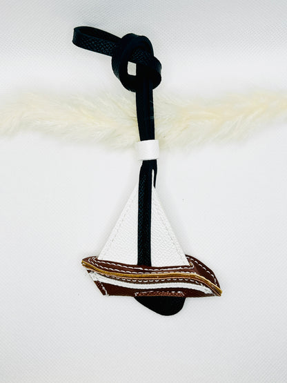 Vintage Segelschiff Anhänger. Nostalgie trifft maritimen Charme. Taschenanhänger