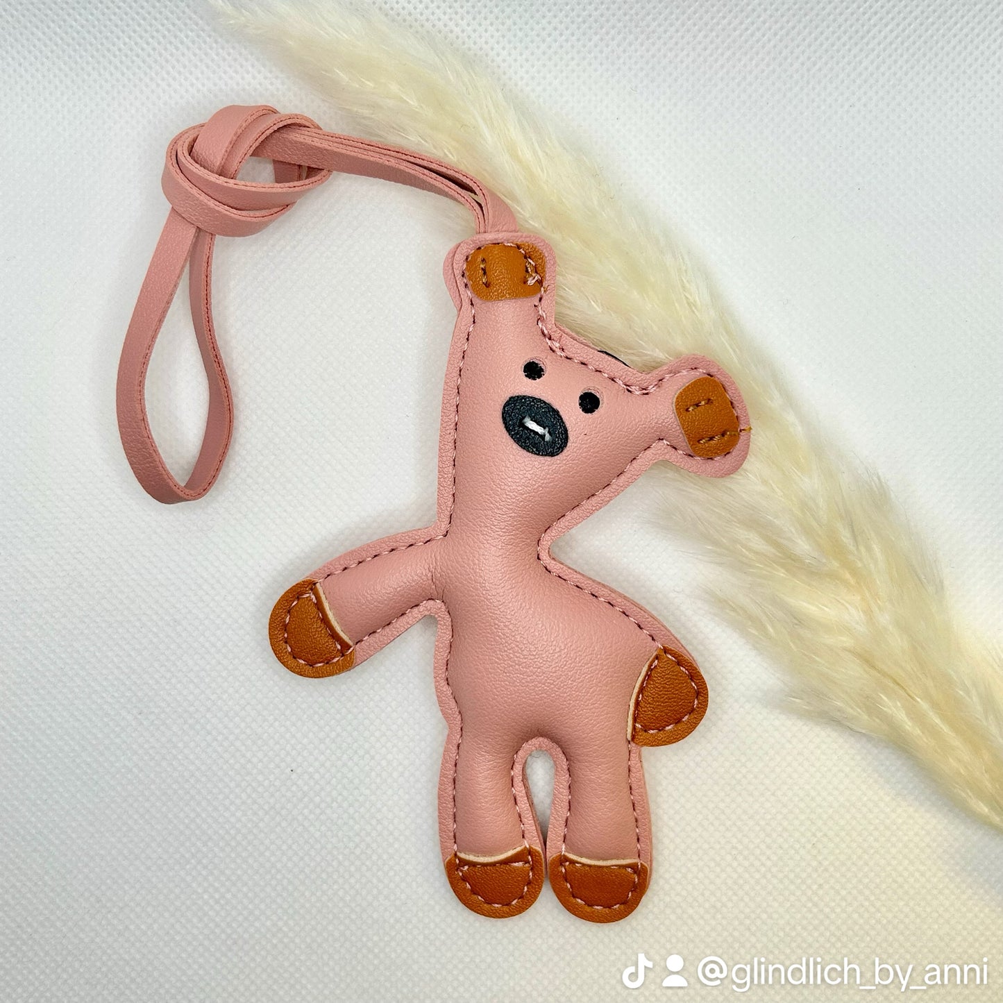 Teddy Taschenanhänger aus Kunstleder für Tasche Schlüssel und Rucksack in rosa, braun und Türkis