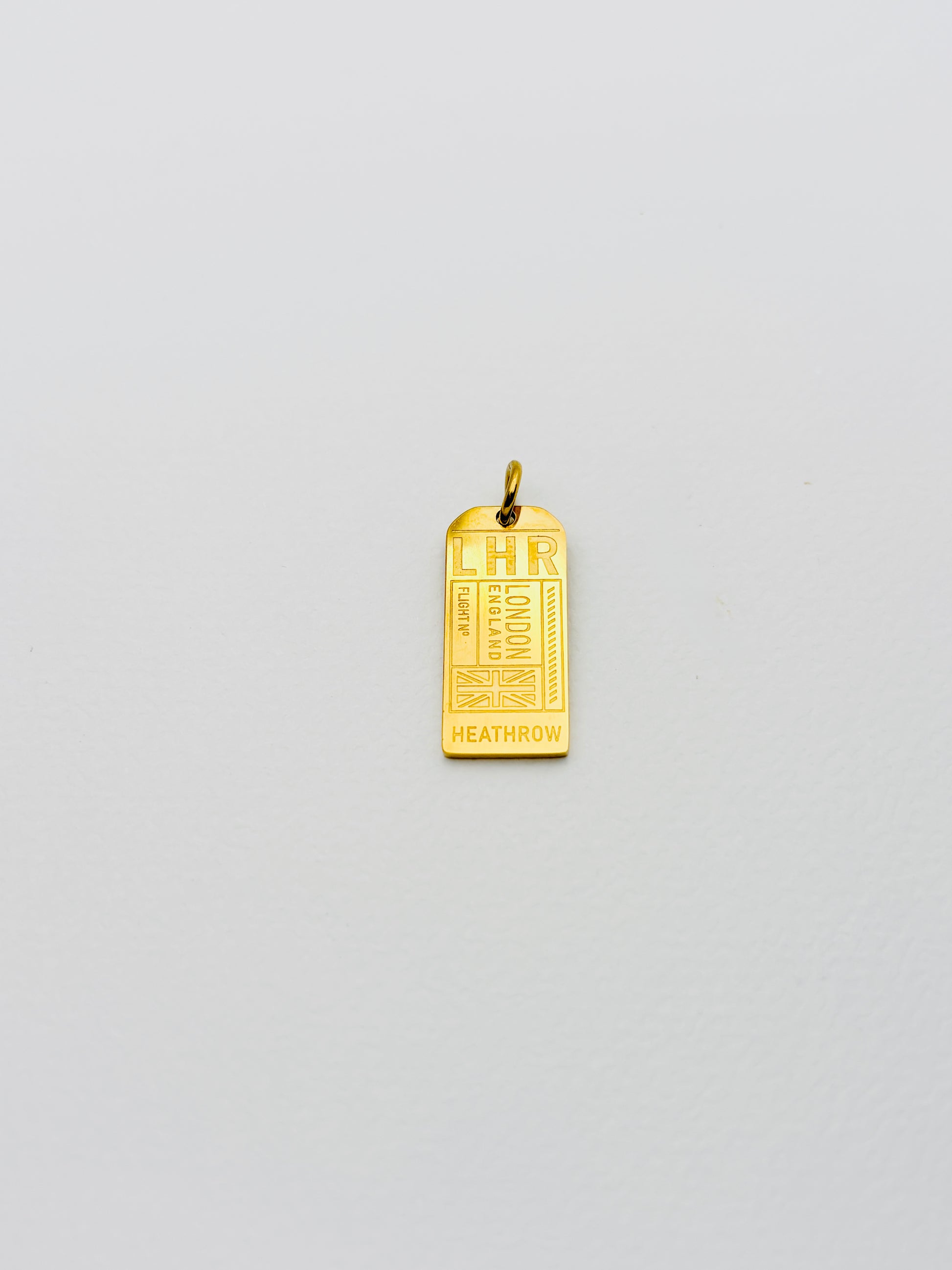 Flughafen Tag Mini Charm. Für alle, die die Welt in der Tasche tragen.