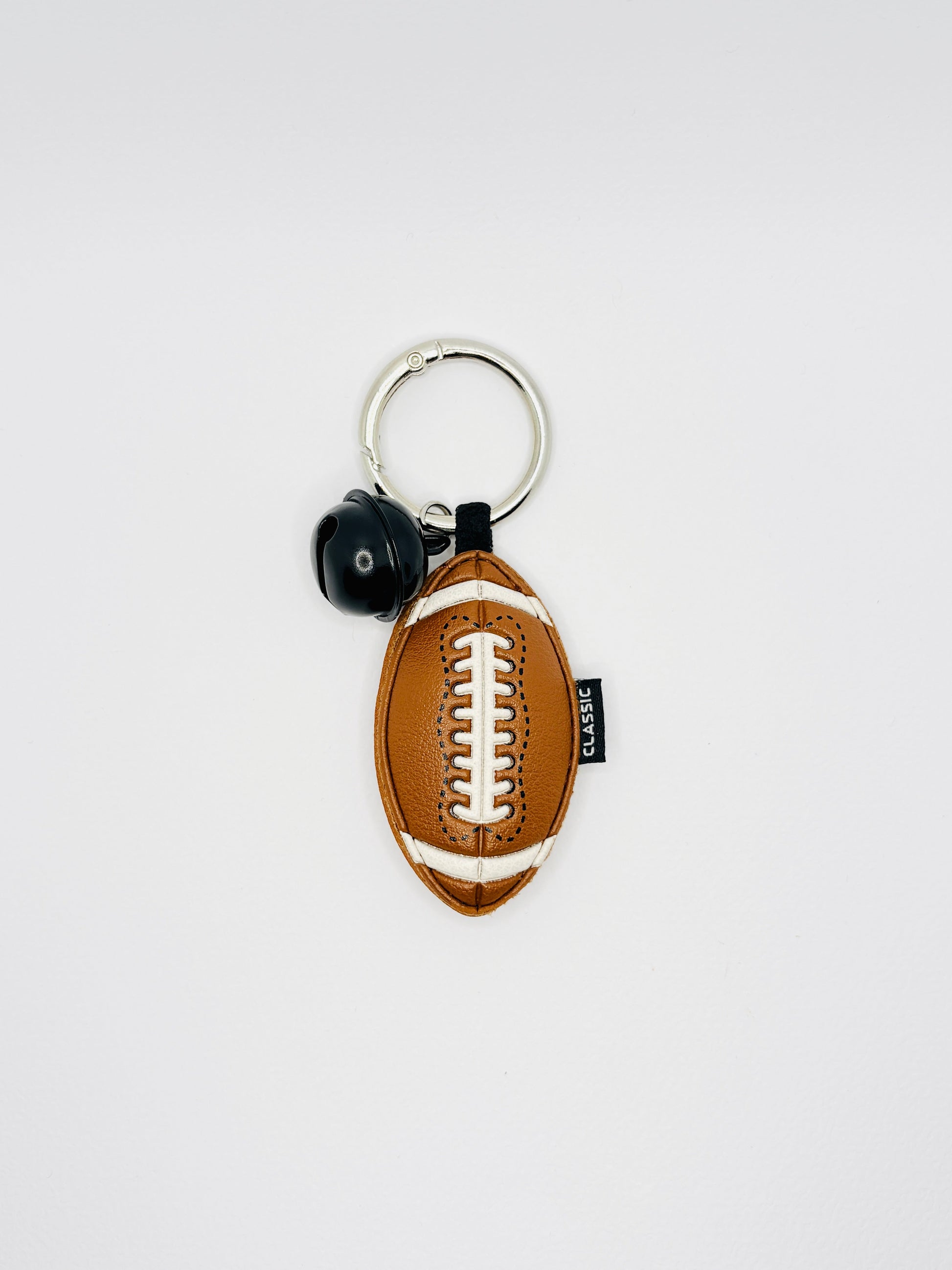 Sportball Bag Charm von GLINDLICHbyAnni aus Kunstleder mit Karabiner und Glöckchen