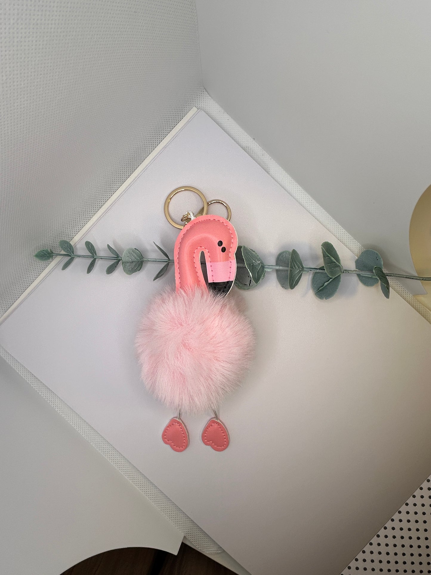 Flamingo Schlüsselanhänger Rosa Plüsch. Flauschiger Taschenanhänger & Deko für Auto & Zuhause