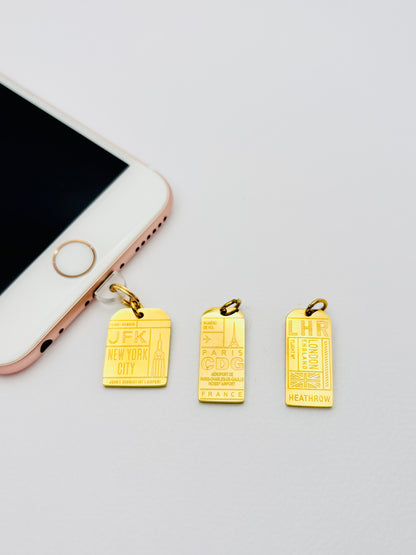 Flughafen Tag Mini Charm. Für alle, die die Welt in der Tasche tragen.