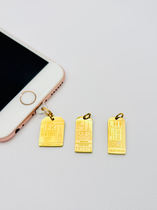 Flughafen Tag Mini Charm. Für alle, die die Welt in der Tasche tragen.