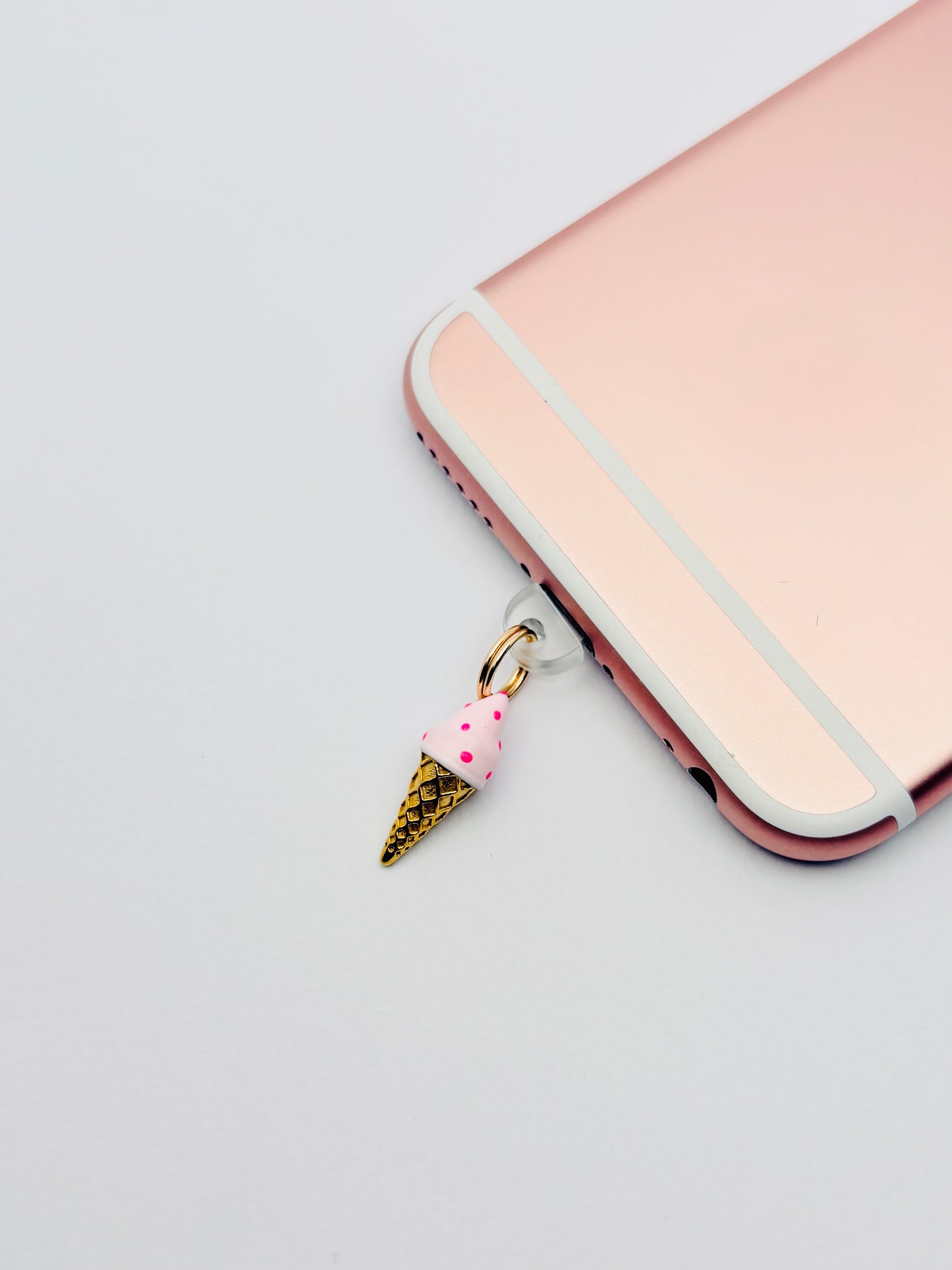 Soft Eis Mini Charm. Sommerlicher Glücksmoment fürs Smartphone.