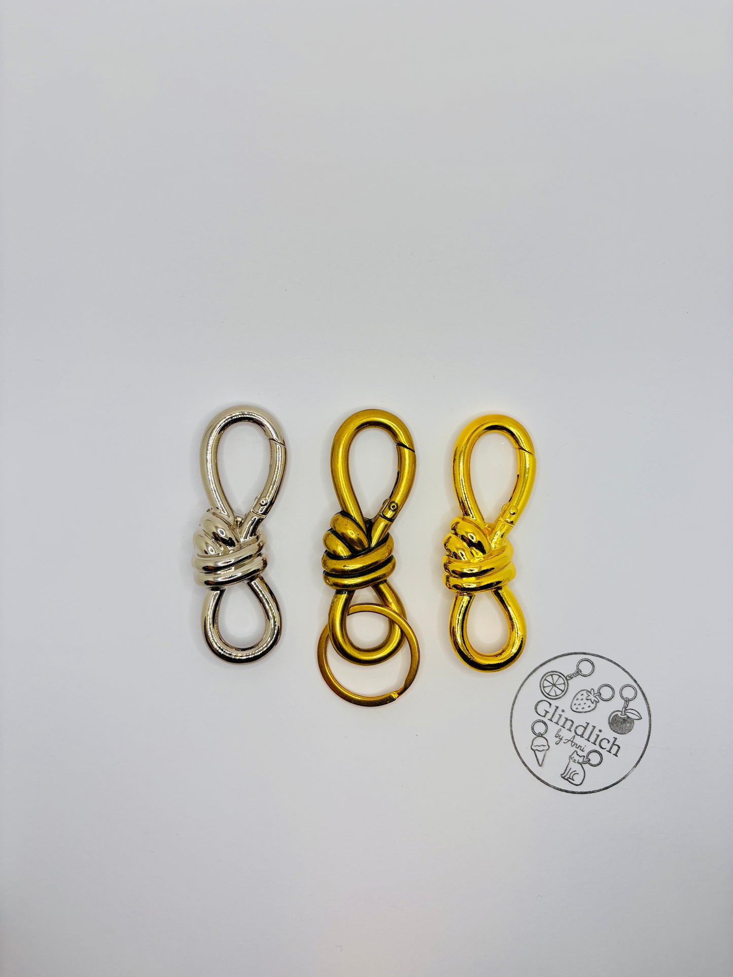 Metall Karabiner Knotenform in vergoldet oder Silber. Zubehör für Taschenanhänger und Schlüsselanhänger