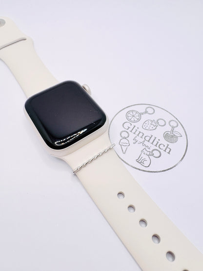 Smartwatch Charm „verdreht“ in Gold oder Silber. Dein Glanzmoment fürs Handgelenk!