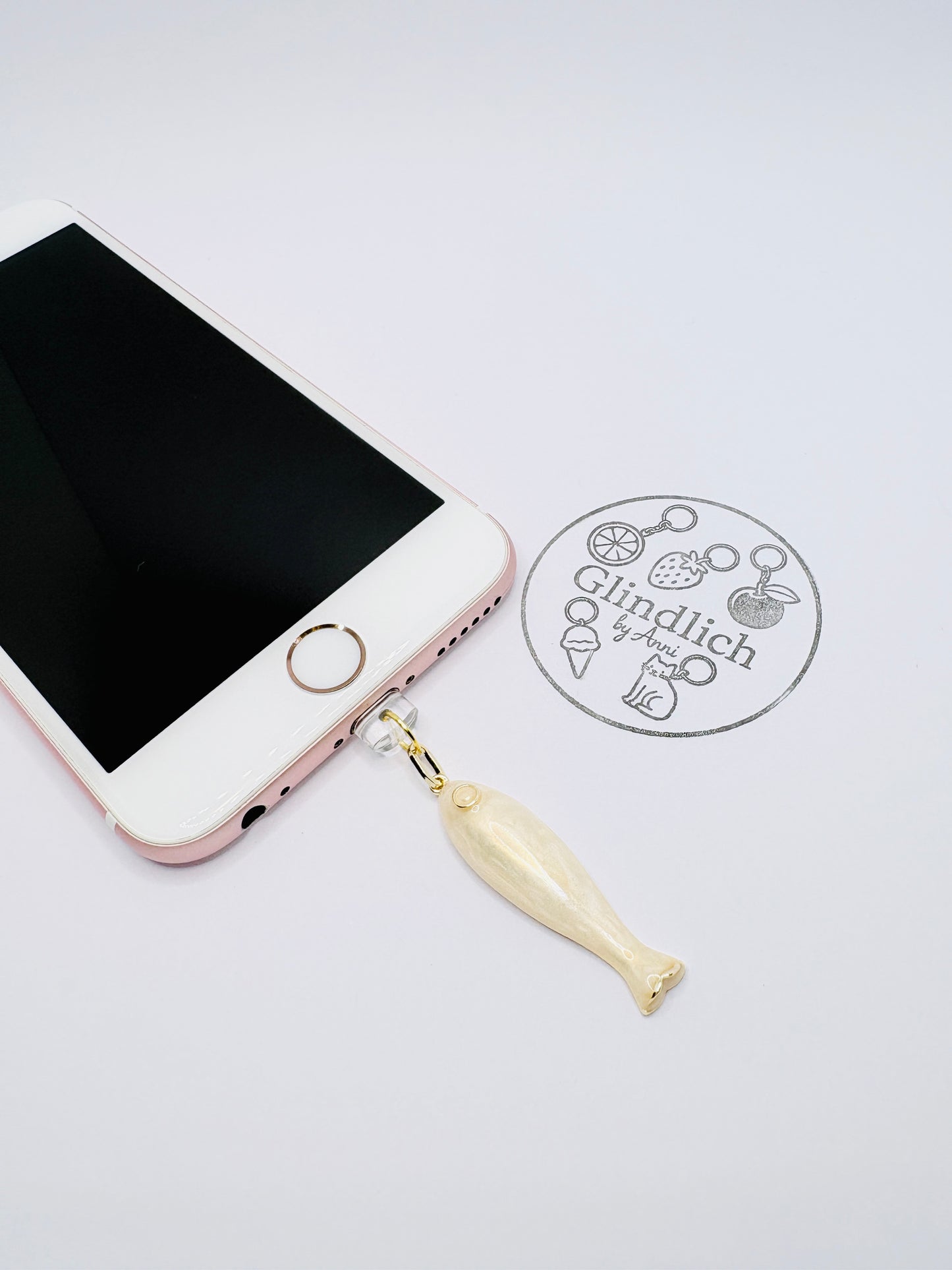 Goldener Fisch Accessoire. Dein eleganter Glücksbringer.