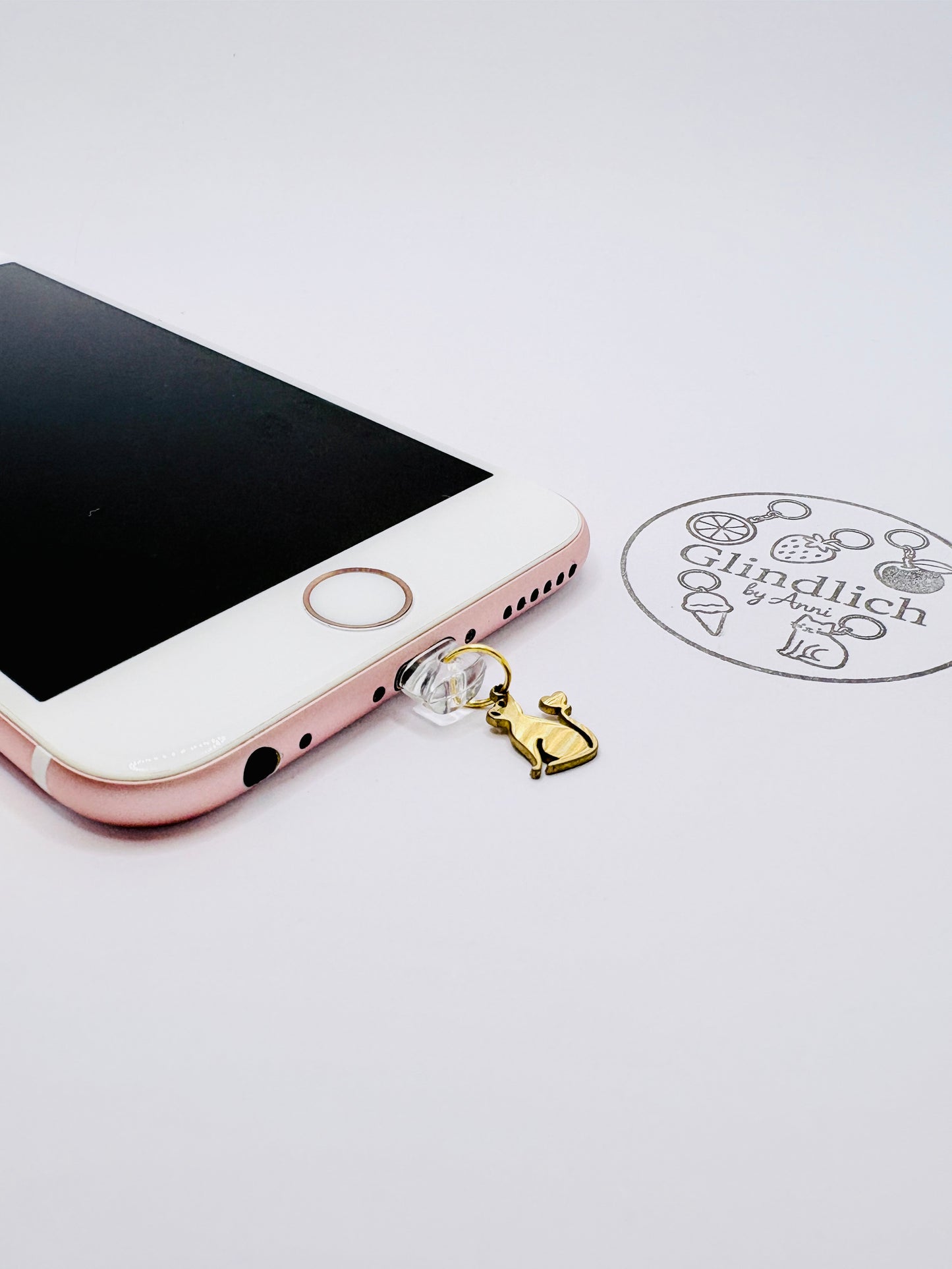 Sitzende Katze Accessoire. Dein eleganter Glücksbringer.