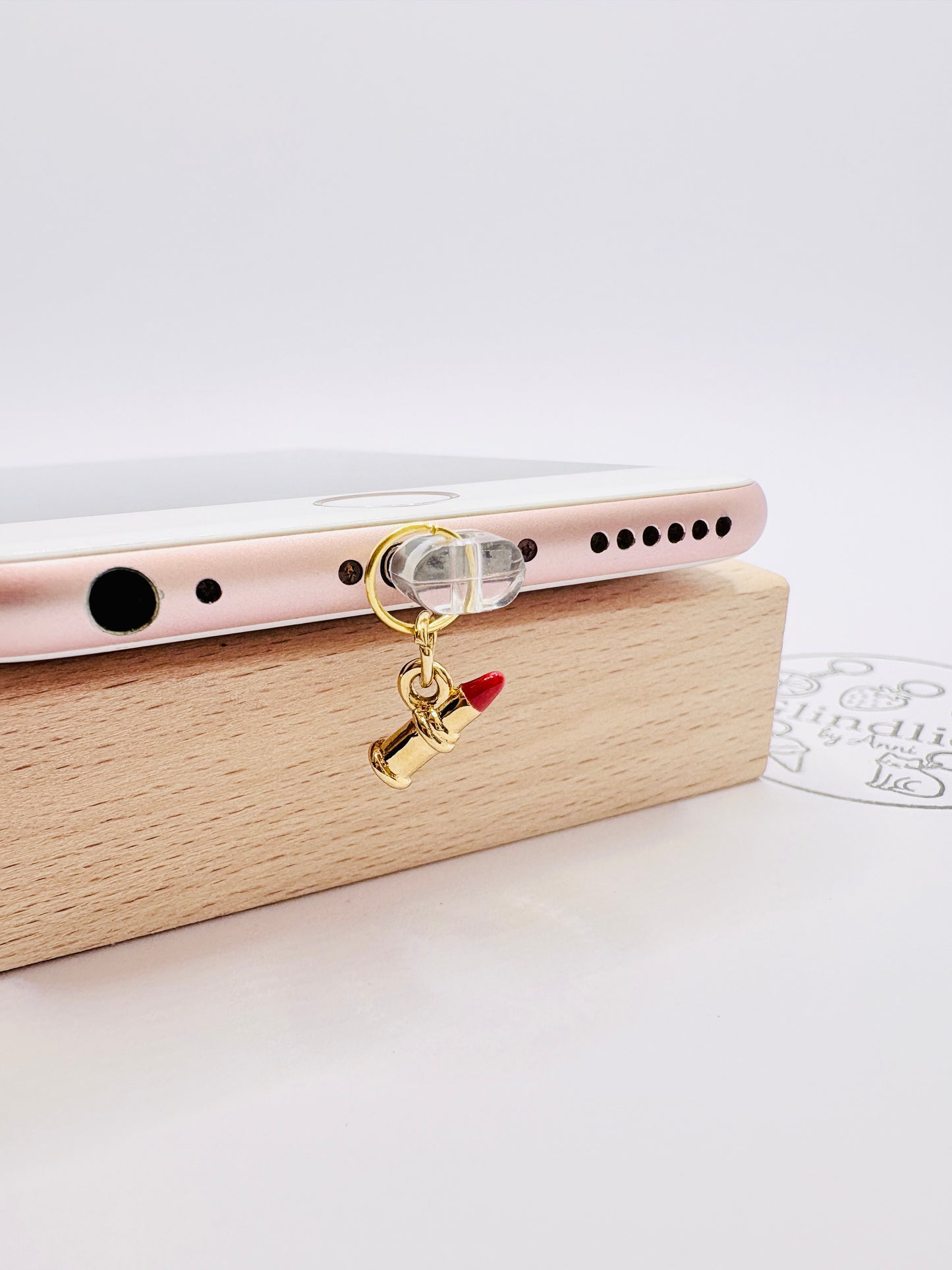 Lippenstift Accessoire. Dein stylischer Glücksbringer.