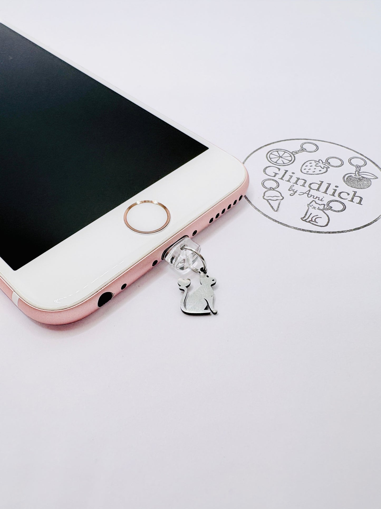 Sitzende Katze Accessoire. Dein eleganter Glücksbringer.