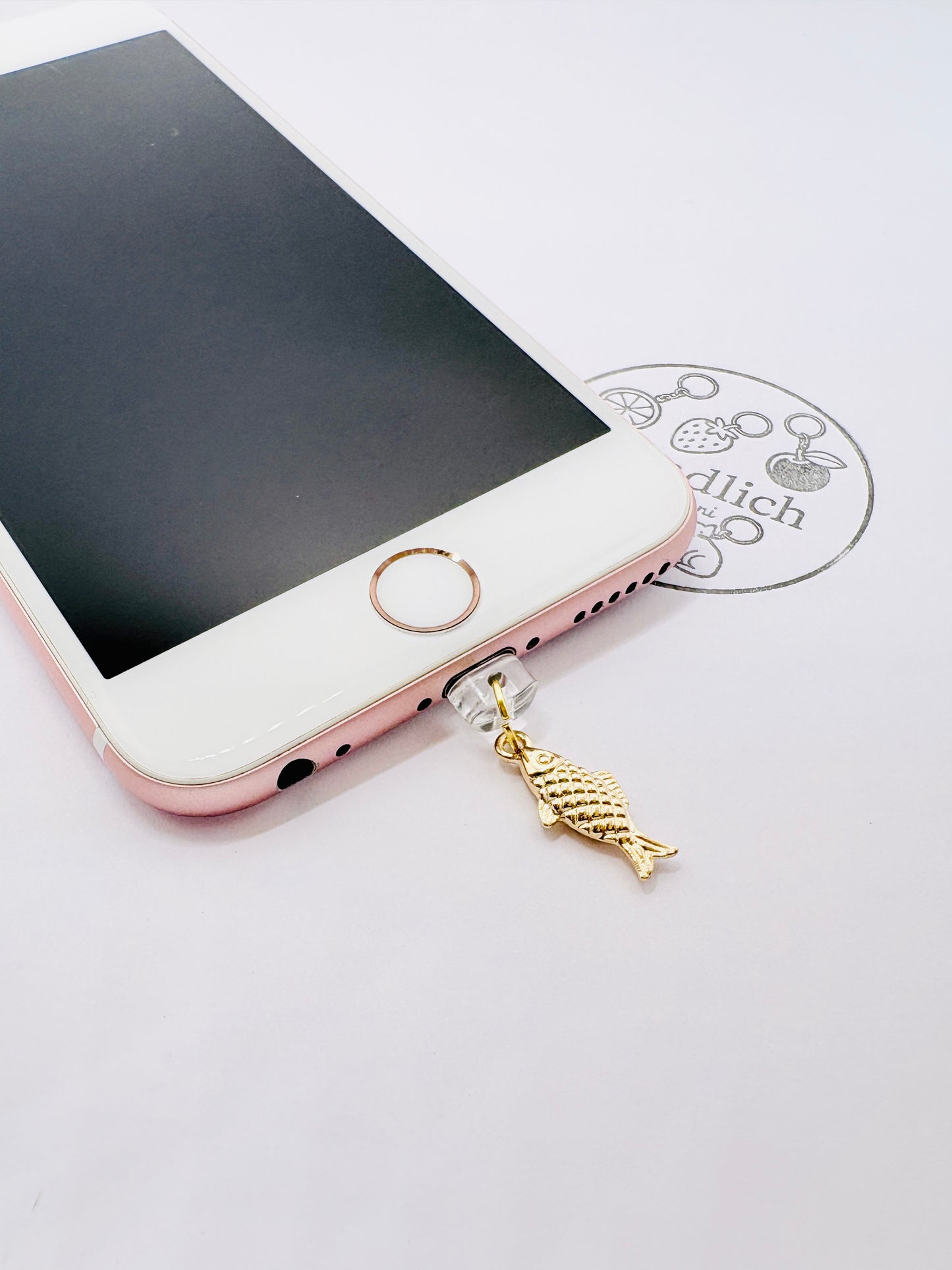 Goldener Fisch Accessoire. Dein maritimer Glücksbringer.