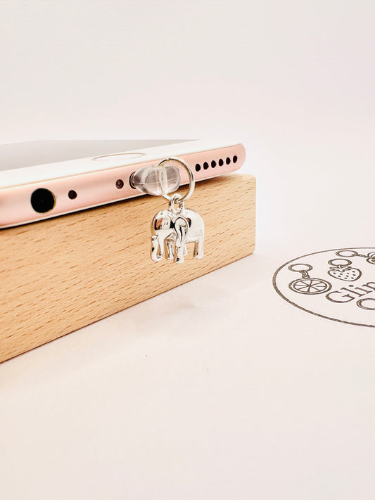 Elefanten Charm in Silber. Symbolischer Begleiter für Glück und Weisheit