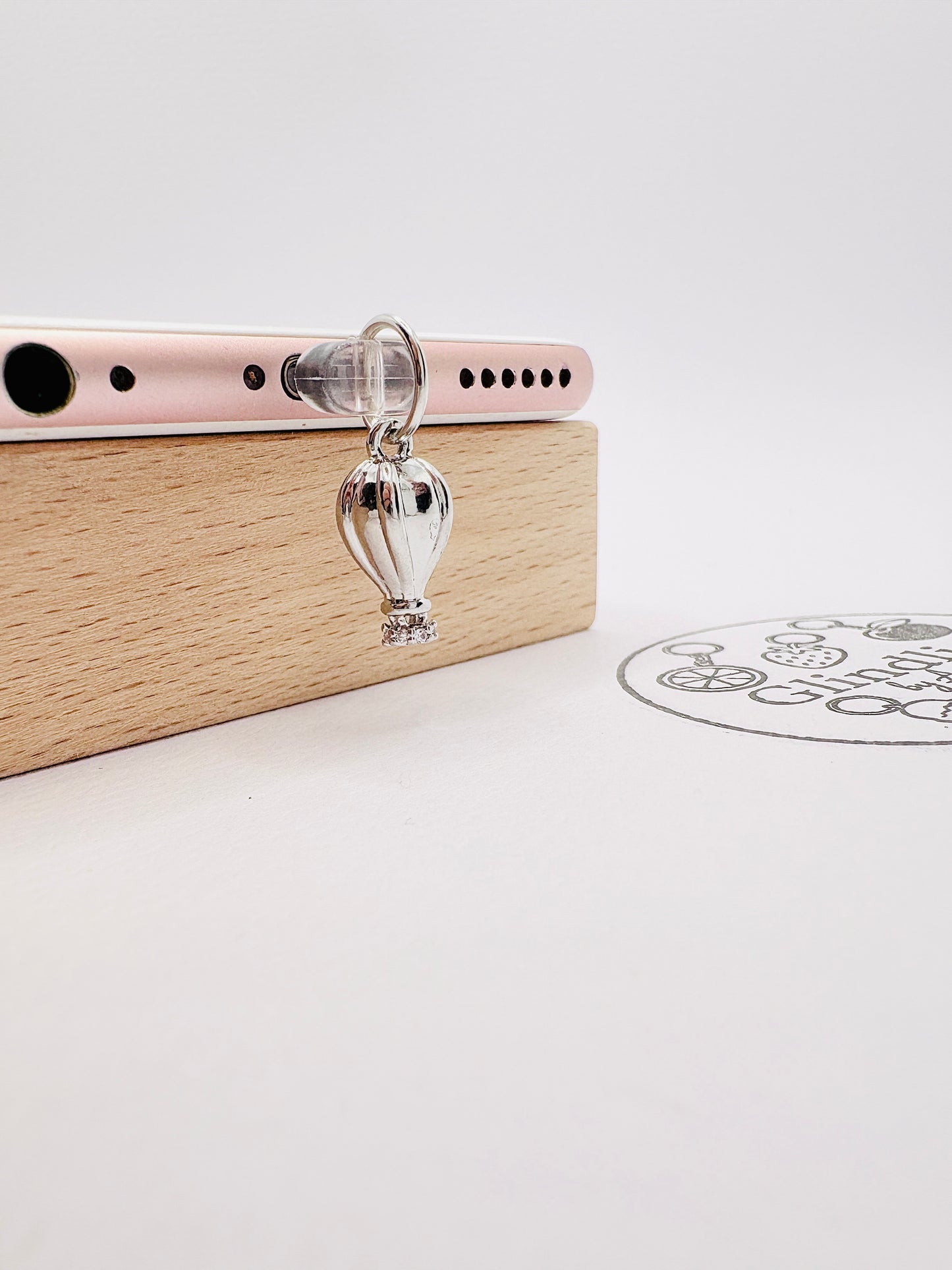 Heißluftballon Charm mit Kristall. Anhänger für Abenteurer und Reiselustige