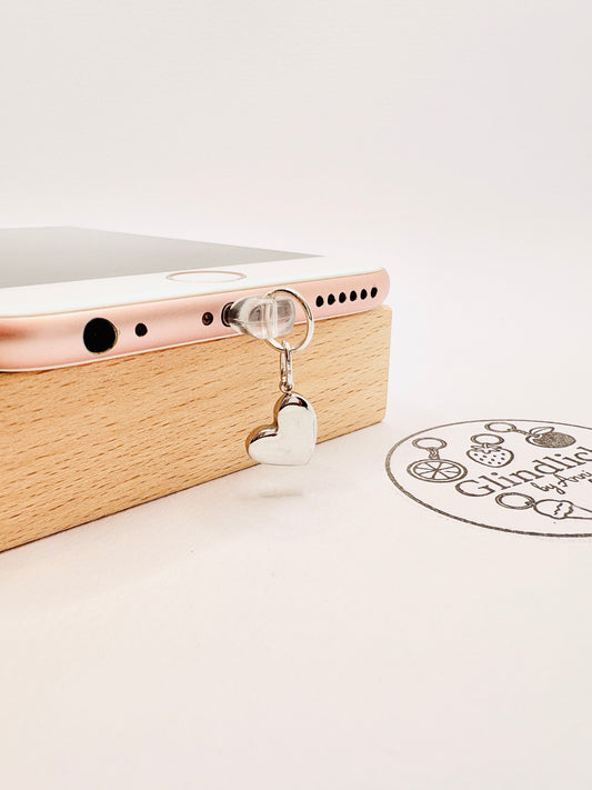 Klassisches Herz Charm in Silber. Ein Zeichen der Liebe für dein Smartphone