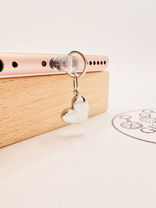 Klassisches Herz Charm in Silber. Ein Zeichen der Liebe für dein Smartphone