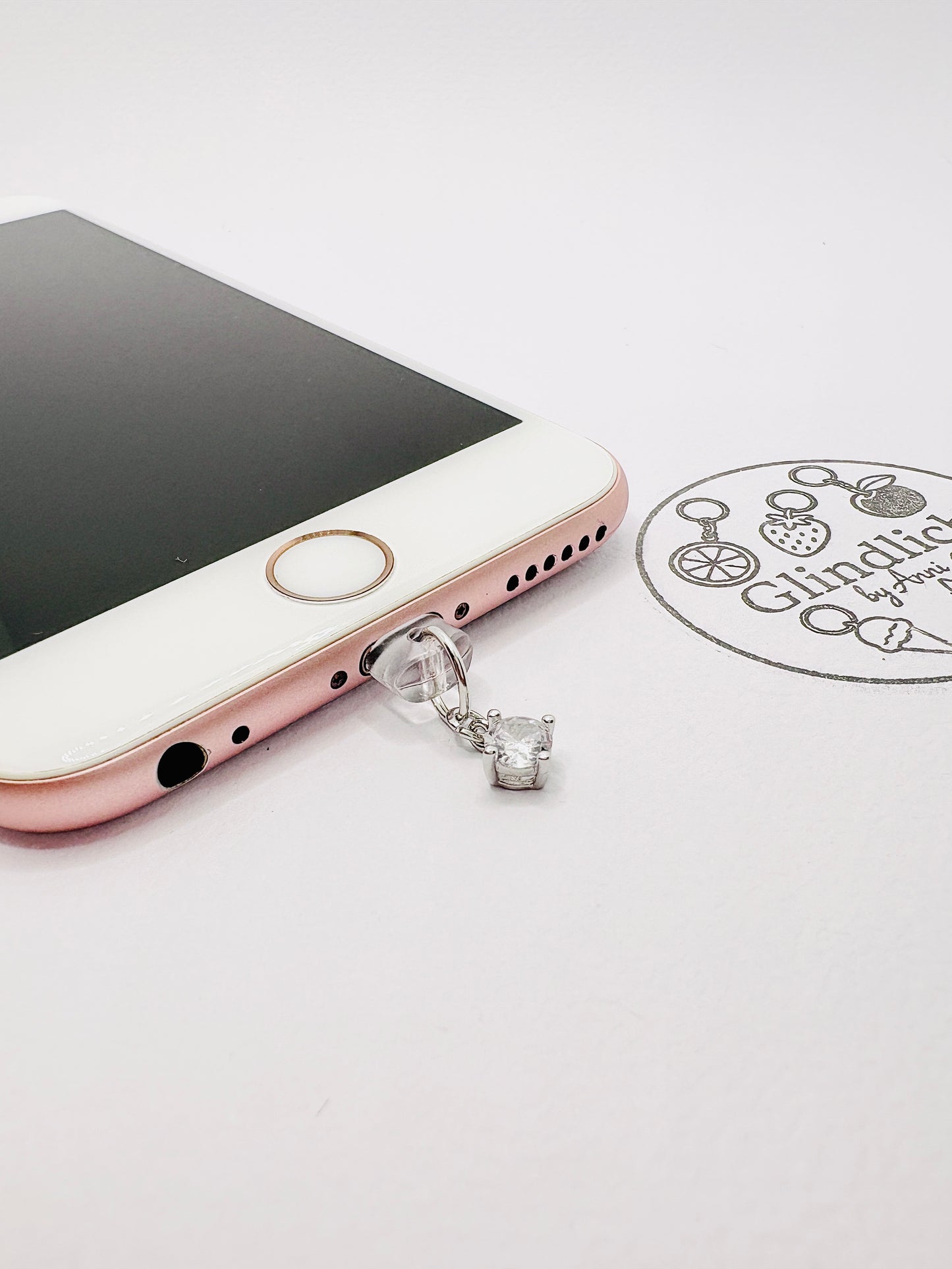 Funkelnder Kristall Charm. Elegantes Schmuckstück für dein Handy