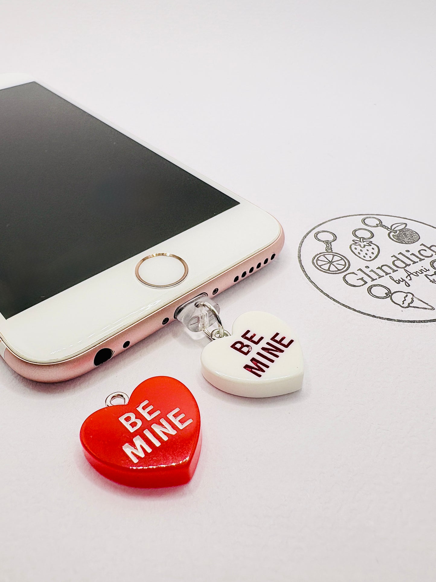 Be Mine Herz Charm. Romantisches Statement in Rot und Weiß