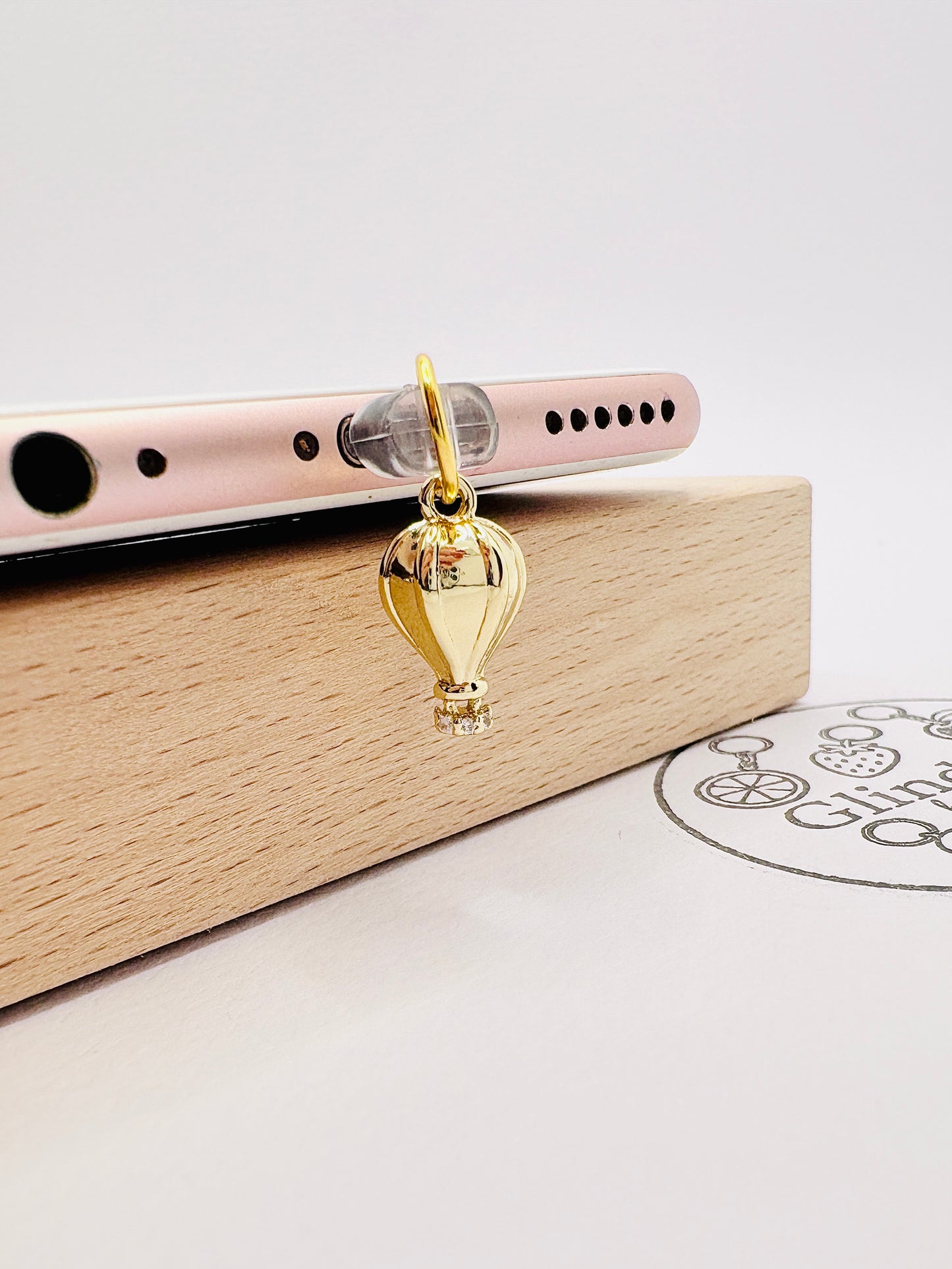 Heißluftballon Charm mit Kristall. Anhänger für Abenteurer und Reiselustige