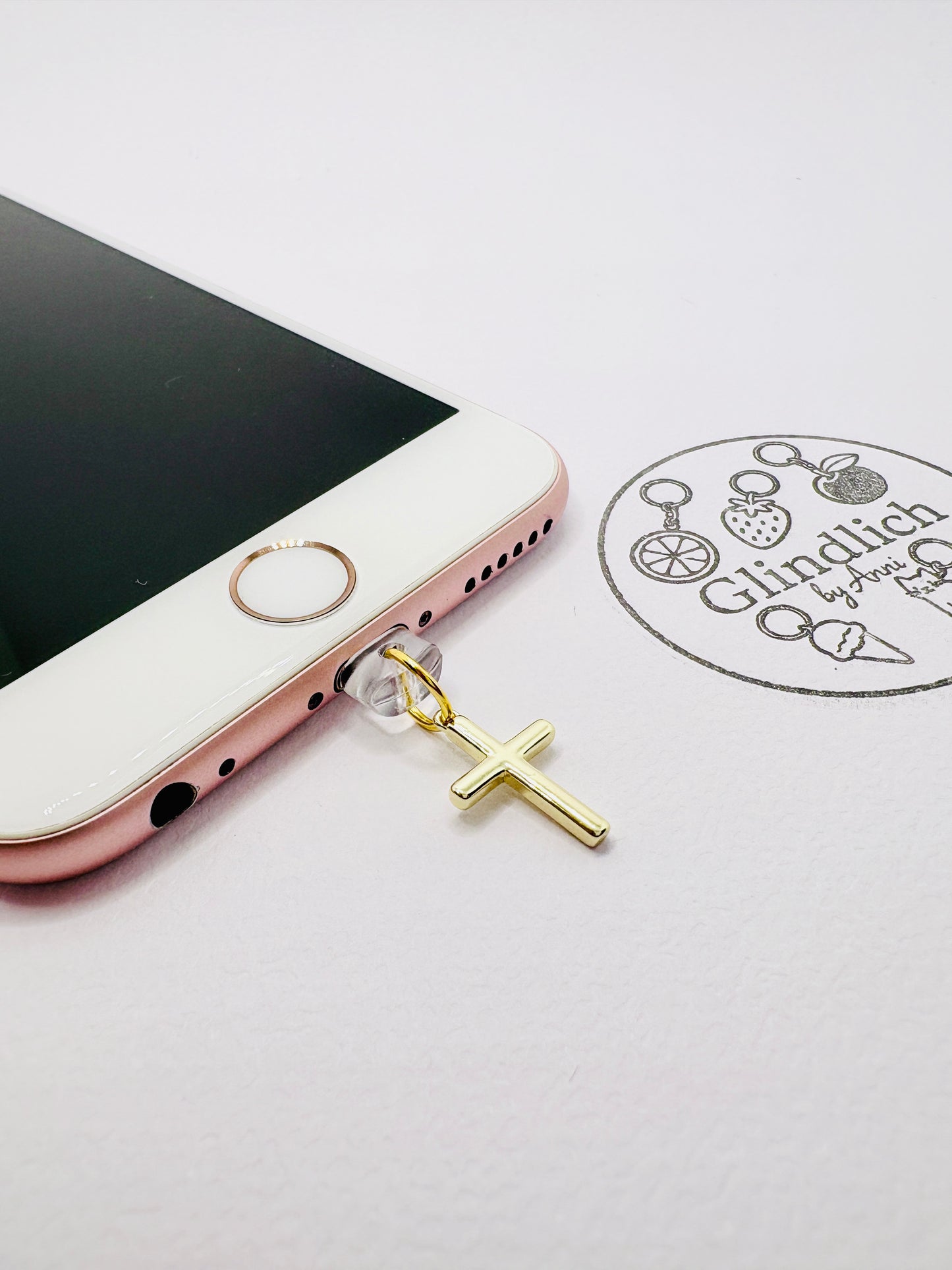 Kreuz Mini Charm in Gold. Schutz, Hoffnung und innere Stärke.