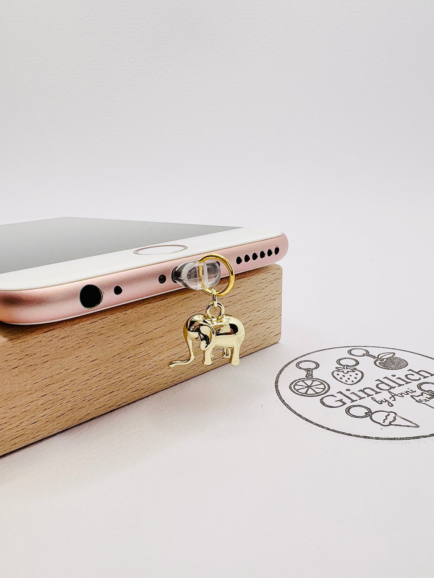 Elefanten Charm als symbolischer Begleiter für Glück und Weisheit