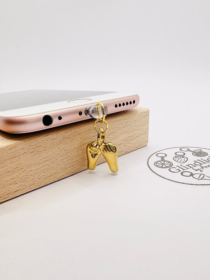 Pinky Promise Charm in Gold. Symbol für Versprechen und tiefe Freundschaft