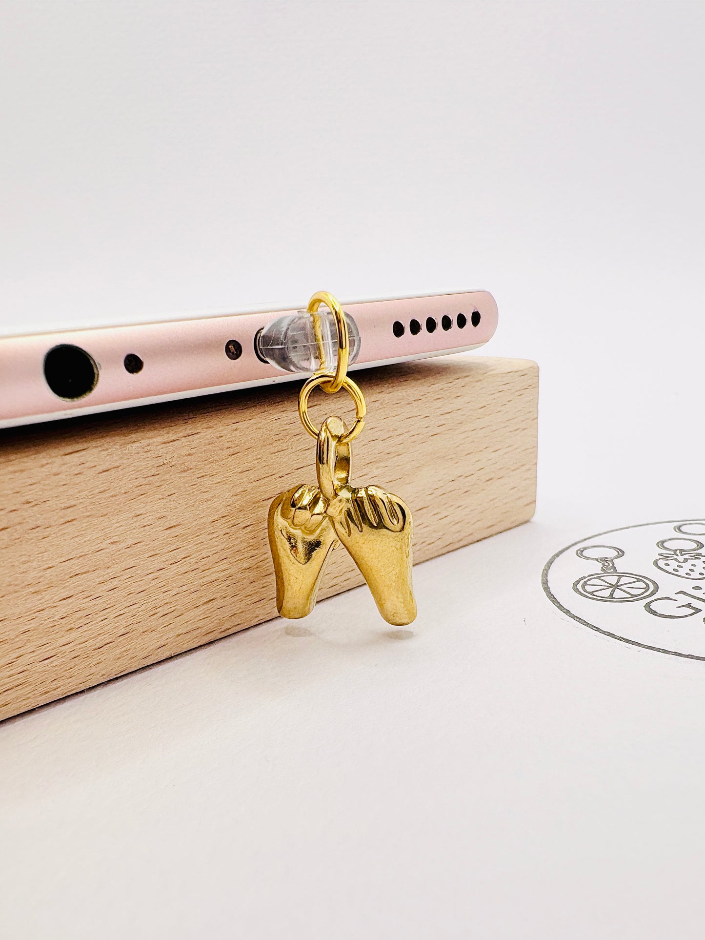 Pinky Promise Charm in Gold. Symbol für Versprechen und tiefe Freundschaft