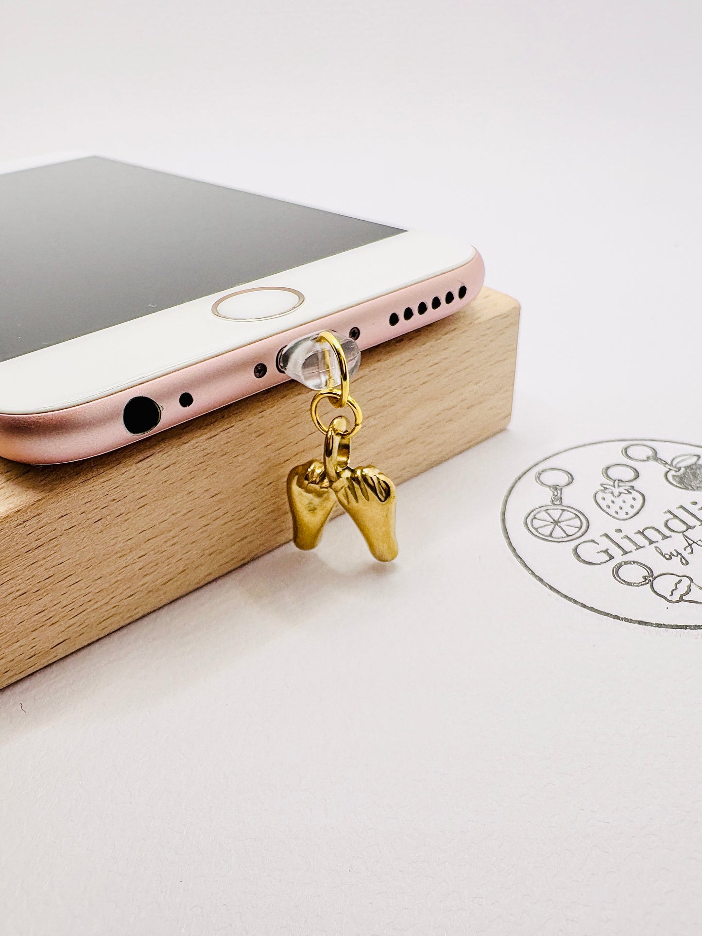 Pinky Promise Charm in Gold. Symbol für Versprechen und tiefe Freundschaft