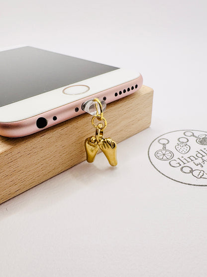 Pinky Promise Charm in Gold. Symbol für Versprechen und tiefe Freundschaft