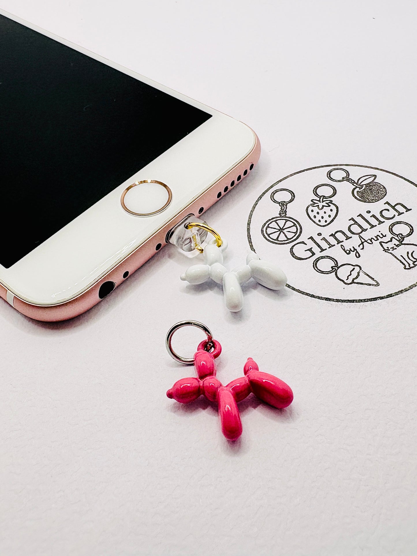 Ballon Hund Charm in verspielten Farben. Charm Anhänger im modernen Stil-Upgrade