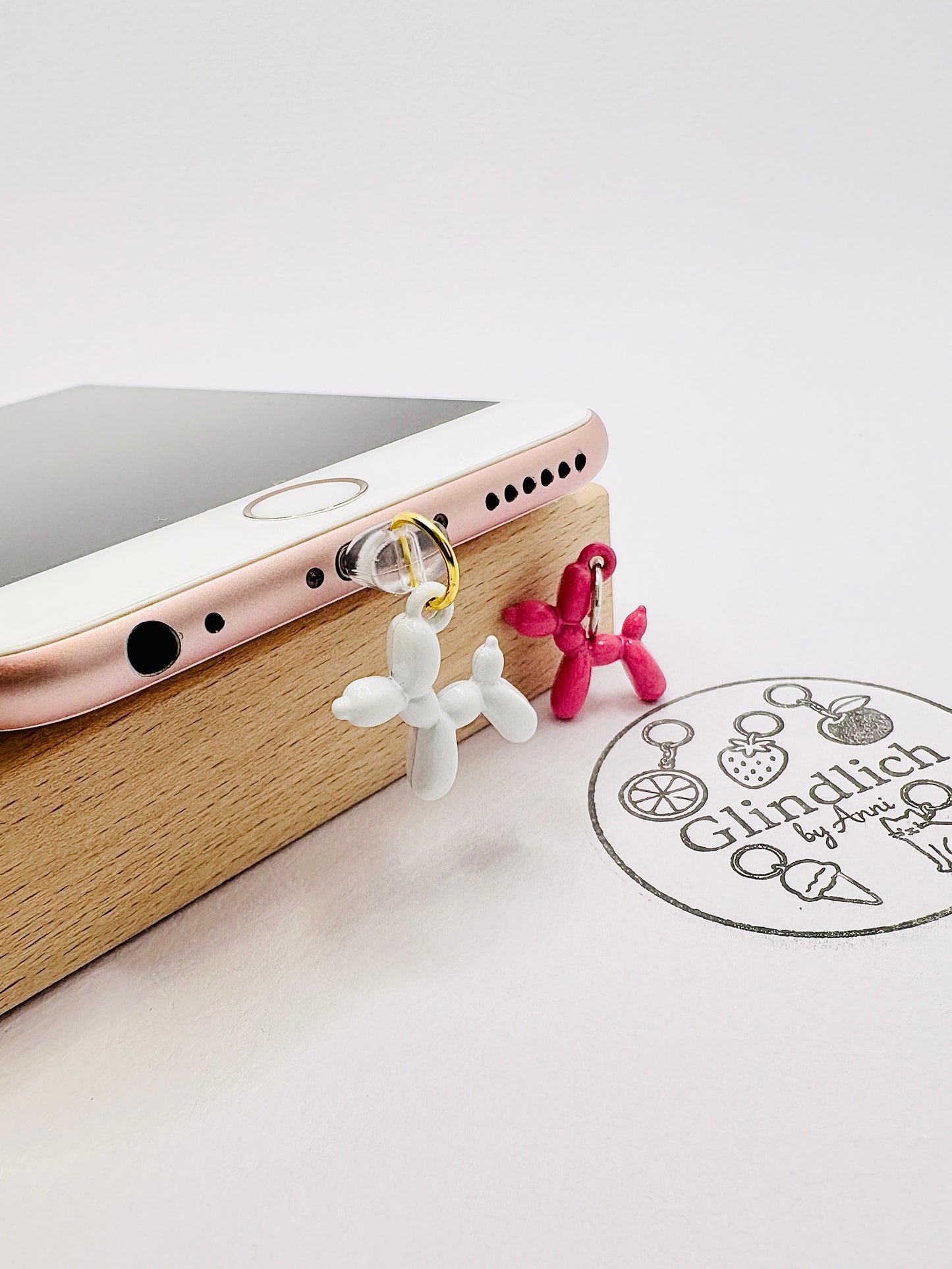 Ballon Hund Charm in verspielten Farben. Charm Anhänger im modernen Stil-Upgrade