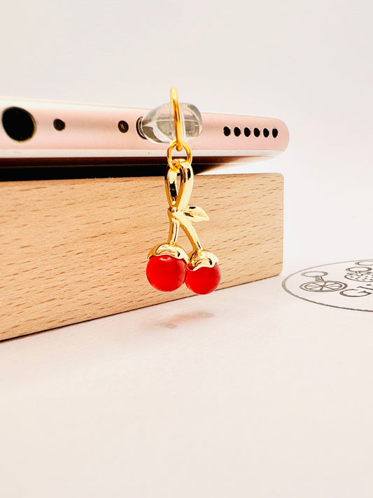 Rote Kirschen Charm mit goldenen Blättern. Charm Anhänger für ein verspieltes Design
