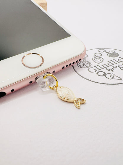 Eleganter Fisch Charm. Charm Anhänger für maritime Momente