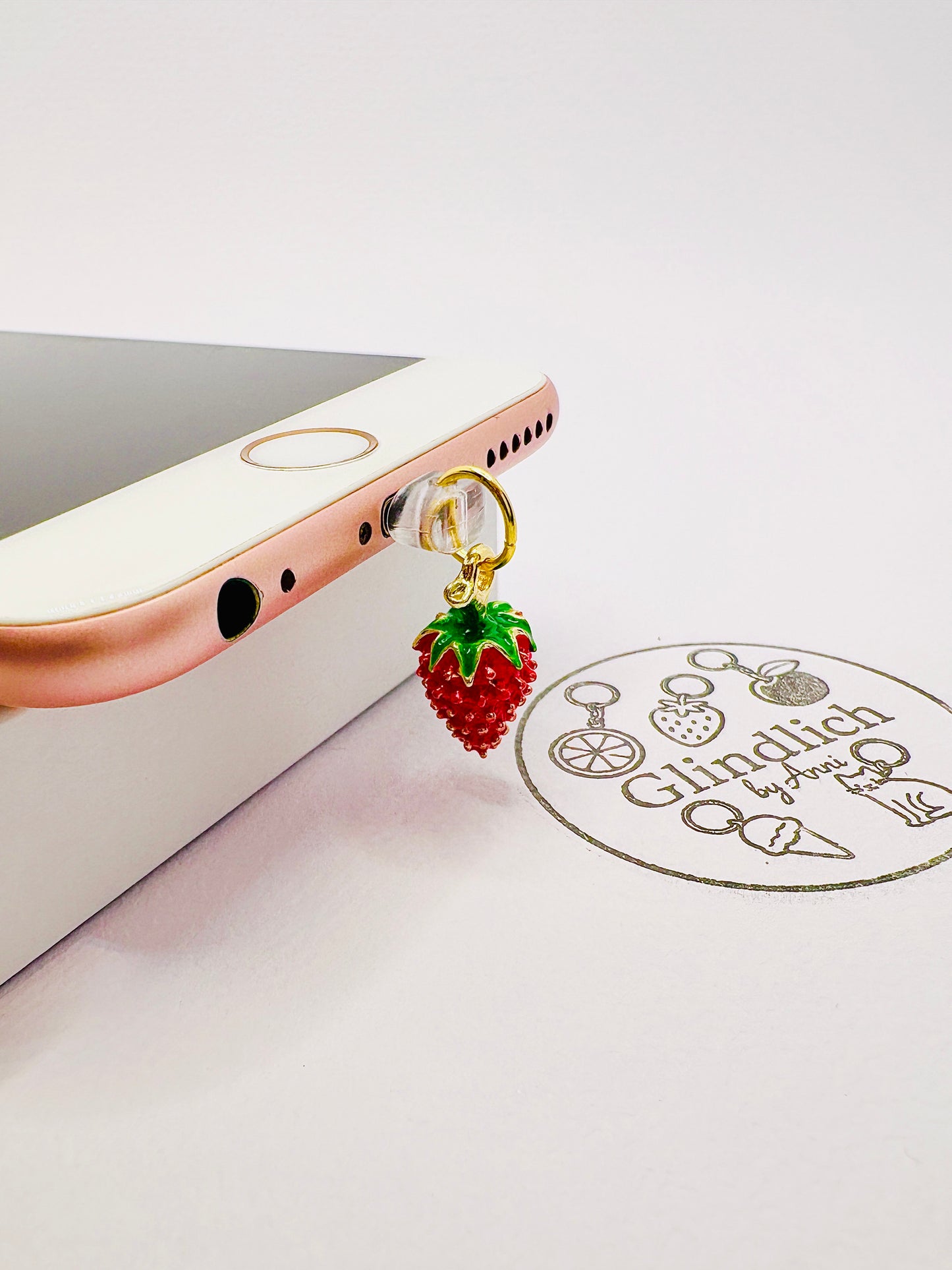 Erdbeere Handy Charm. Süße Sommerversuchung fürs Smartphone.