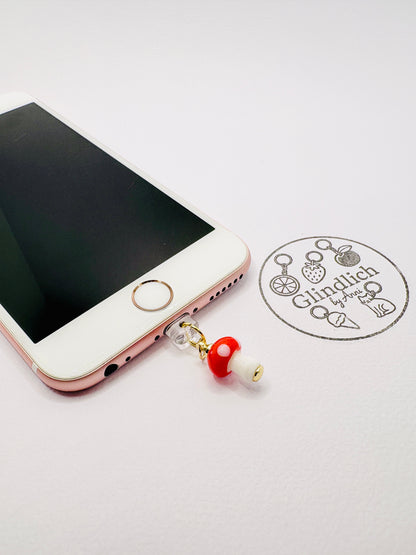 Fliegenpilz Mini Charm mit goldenen Details. Ein kleiner Glücksbringer für dein Smartphone