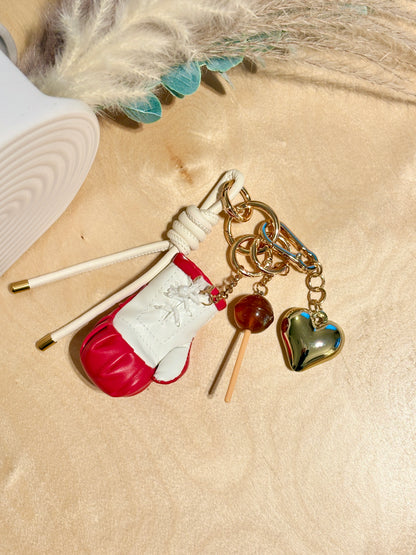 Boxhandschuh Love Bag Charm. Valentinstag Edition mit Herz & Lolli.