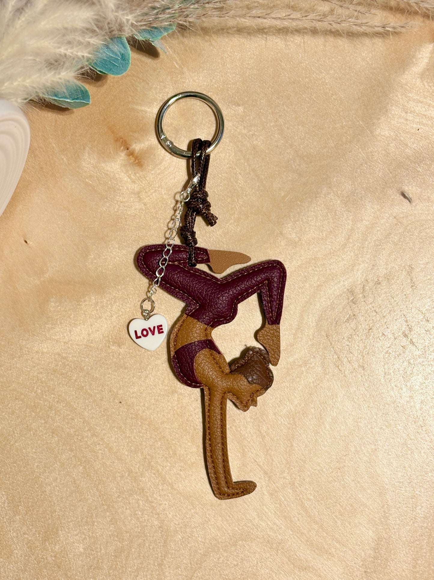 Yoga Love Bag Charm. Valentinstag Edition für Balance & Selbstliebe.