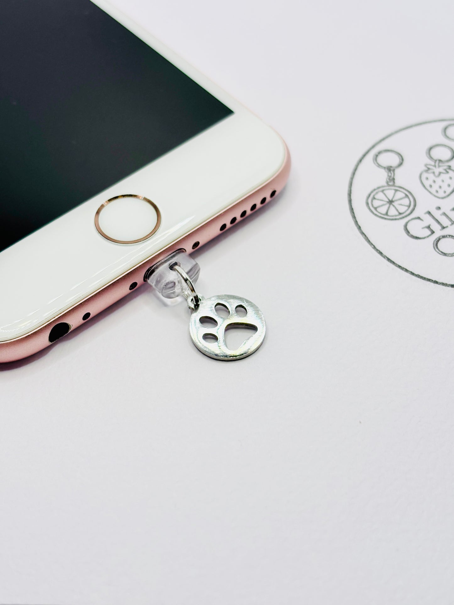 Pfote Handy Charm. Für alle, die Tierliebe täglich tragen.