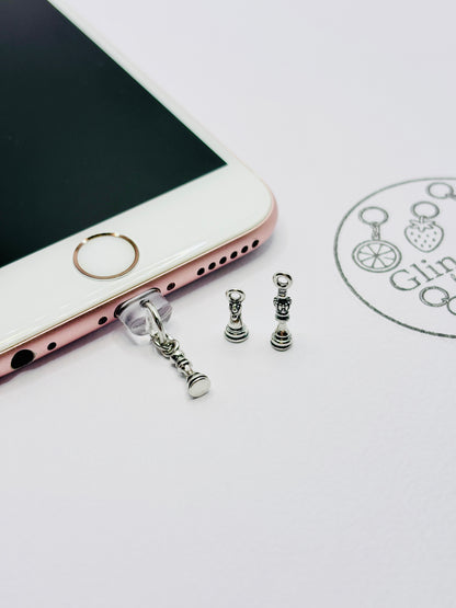 Schachfigur Mini Charm mit starker Symbolik. Charm Anhänger für Strategie- & Stil-Liebhaber:innen