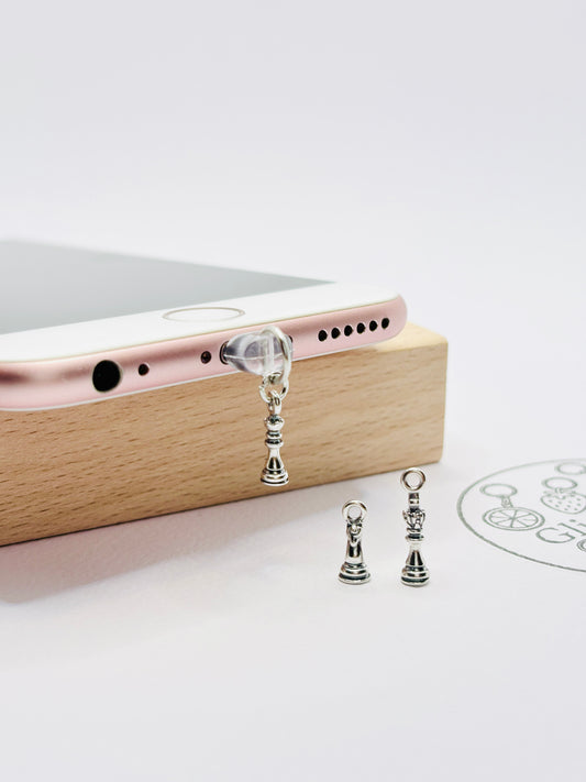 Schachfigur Mini Charm mit starker Symbolik. Charm Anhänger für Strategie- & Stil-Liebhaber:innen